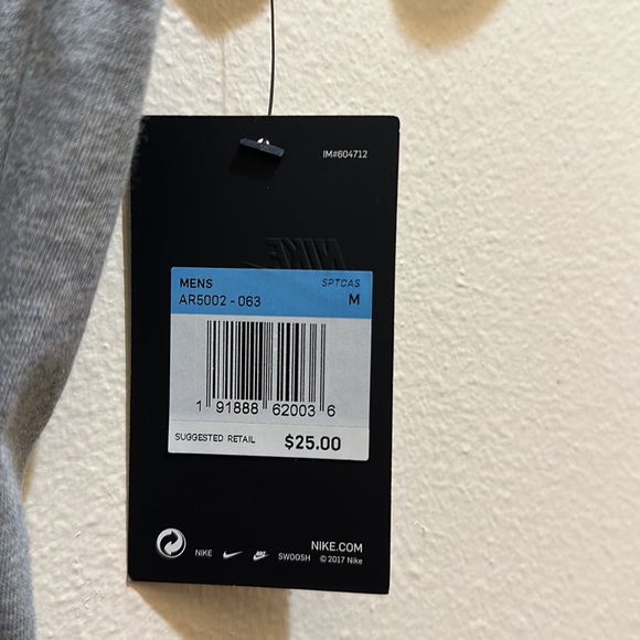 Nike T-shirt, size medium, gray - Picture 3 of 3